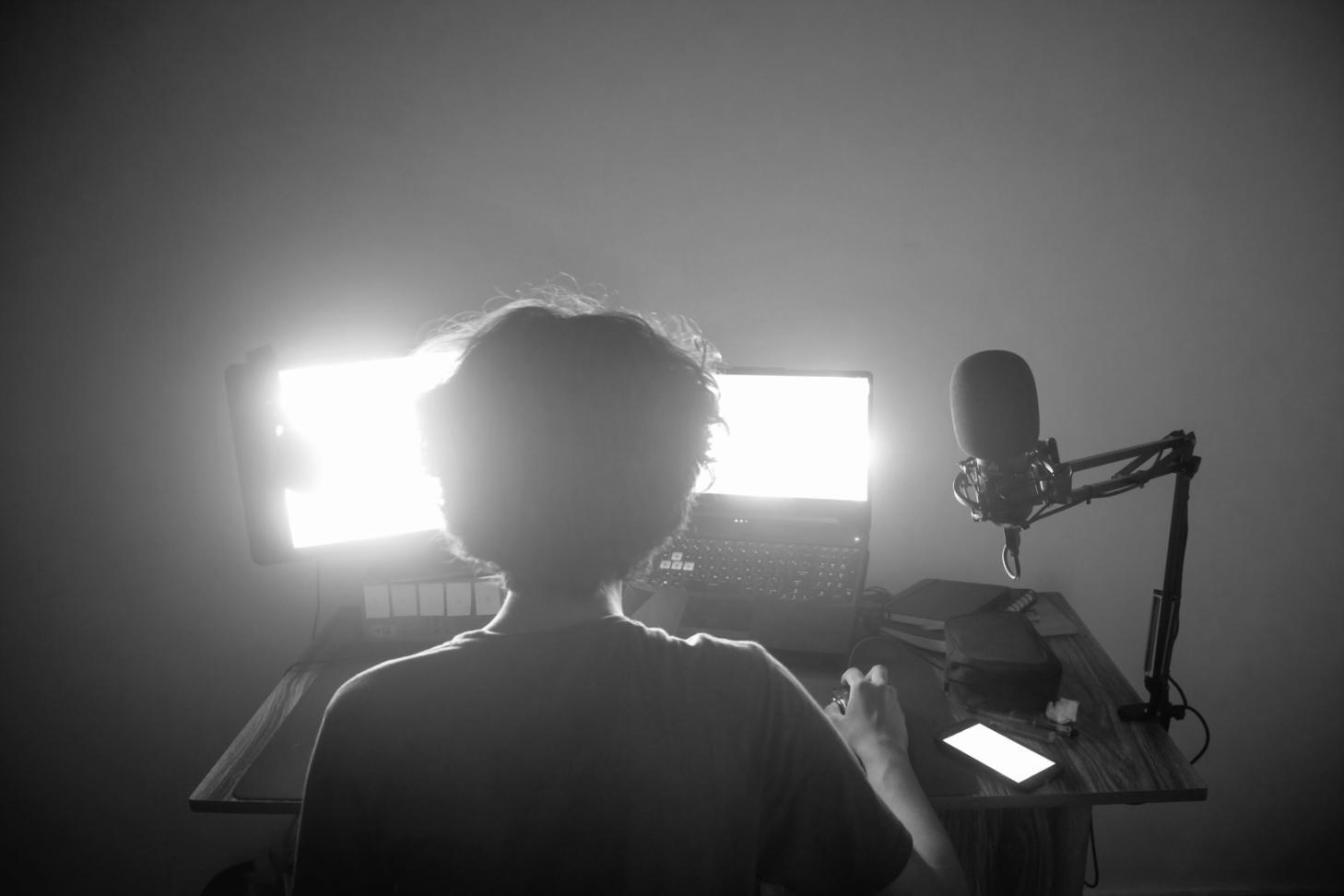 Detailansicht von Texturarbeit und Shader-Entwicklung in 3D-Software